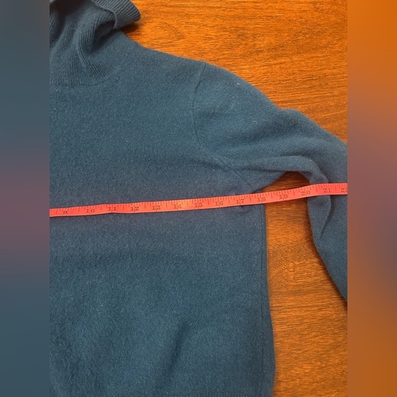 Neiman Marcus Deep Blue Turtleneck Sweater - Picture 3 of 5